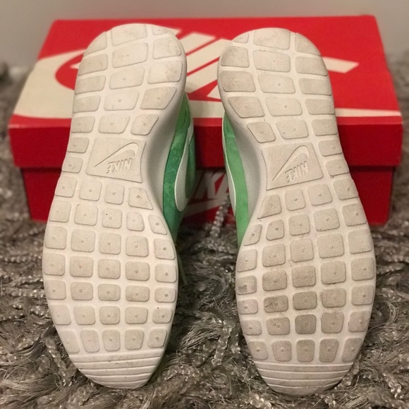Nike Roshe Run Print- Flash Lime/White Shoes - Picture 4 of 7